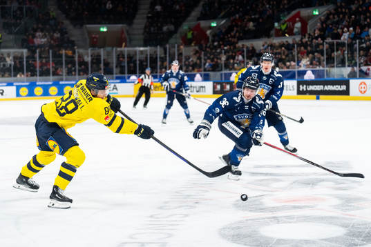 Malte Strömwall of Sweden and Elmeri Eronen of Finland in