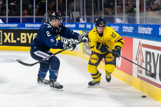 Ville Pokka of Finland and Andreas Wingerli of Sweden in