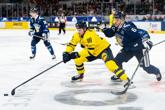 Malte Strömwall of Sweden and Ruben Rafkin of Finland in