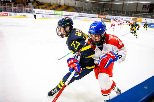 Sveriges Thea Johansson och Tjeckiens Vendula Pribylova