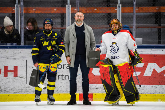 Sveriges Maja Nylén-Persson och Tjeckiens målvakt Klara