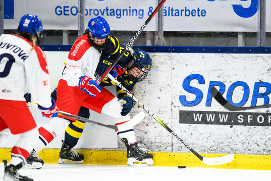 Tjeckiens Daniela Pejsova och Sveriges Wilma Sundin