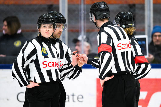Linjedomare Julia Johansson