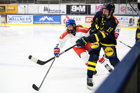 Tjeckiens Klara Hymlarova och Sveriges Sara Hjalmarsson
