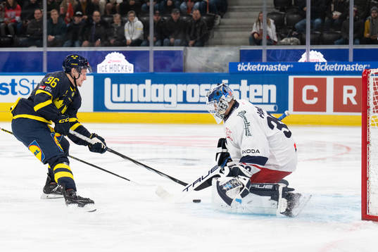 Pontus Andreasson of Sweden against Dominik Pavlat in the