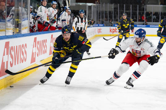 Malte Strömwall of Sweden and Michal Kempny of Czech