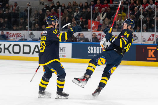Sebastian Hartmann celebrates