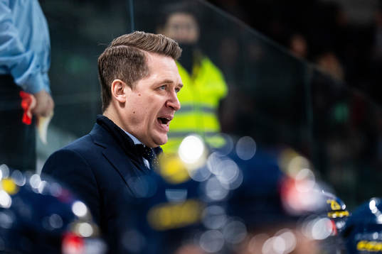 Head coach Sam Hallam of Sweden in the ice hockey game