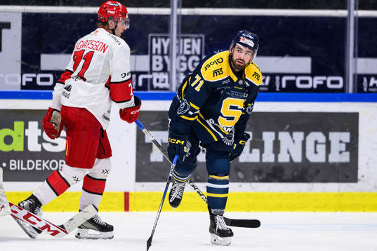 Södertäljes Dominic Turgeon jublar