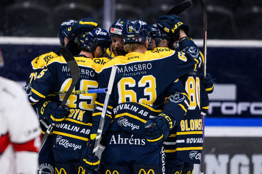 Södertäljes Dominic Turgeon jublar