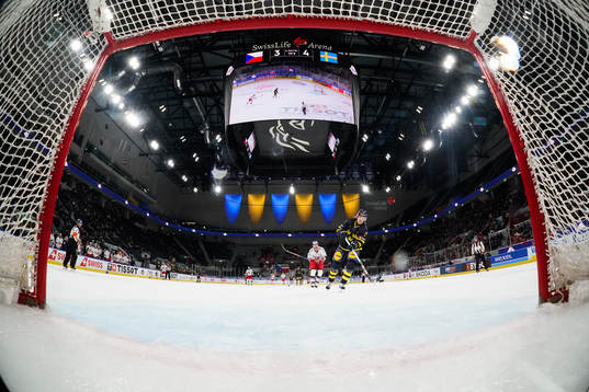 Marcus Sörensen of Sweden scores the 3-5 goal in the ice