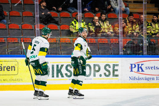 Björklövens Alexander Wiklund jublar