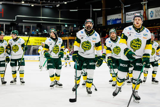 Björklövens Daniel Rahimi jublar