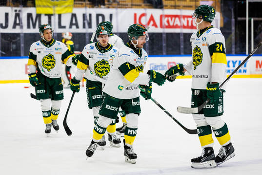 Björklövens Nicholas Schilkey jublar med Linus Cronholm