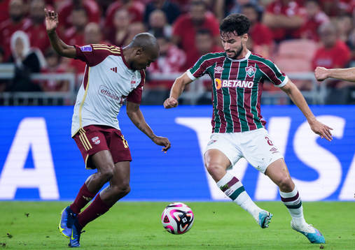 Percy Tau of Al Ahly and Martinelli of Fluminense