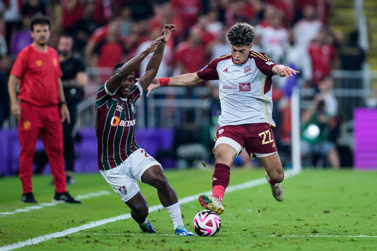 Jhon Arias of Fluminense and Emam Ashour of Al Ahly