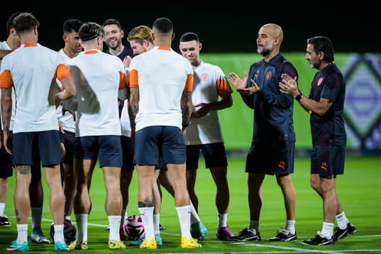 Kevin de Bruyne, Phil Foden and head coach Pep Guardiola of