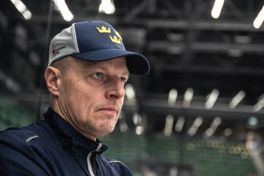 Head coach Magnus Hävelid of the Swedish under-20 national