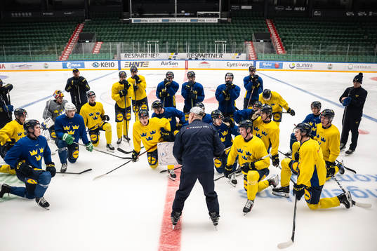 Players of the Swedish under-20 national ice hockey team