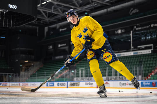 Felix Unger Sörum of the Swedish under-20 national ice