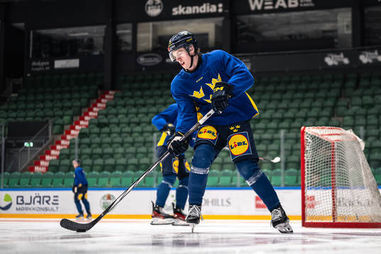Jonathan Lekkerimäki of the Swedish under-20 national ice