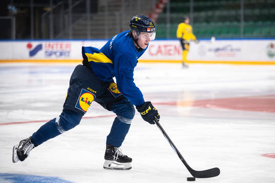 Jonathan Lekkerimäki of the Swedish under-20 national ice