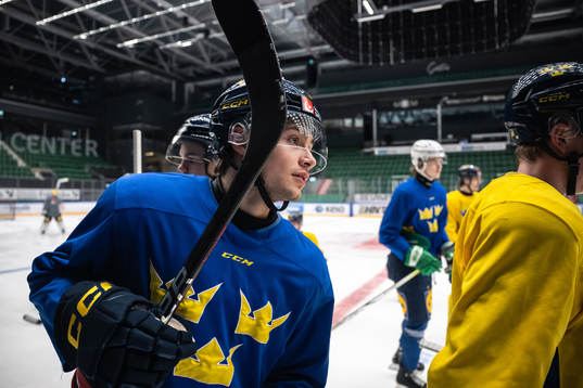 Isac Born of the Swedish under-20 national ice hockey team