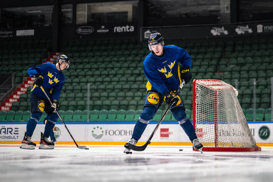 Jonathan Lekkerimäki of the Swedish under-20 national ice