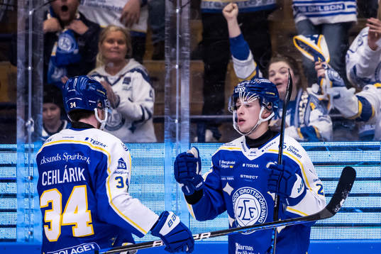 Leksands Peter Cehlarik och Lukas Vejdemo jublar