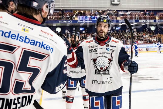 Linköpings Oscar Fantenberg jublar