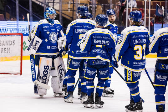 Leksands målvakt Filip Larsson jublar
