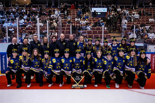 Dalarnas tjejers TV puck lag hyllas