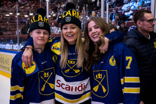 Dalarnas tjejers TV puck lag hyllas