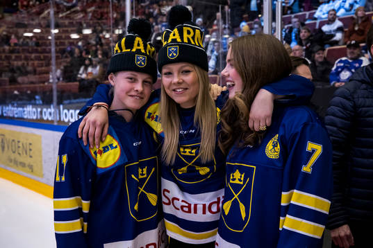 Dalarnas tjejers TV puck lag hyllas