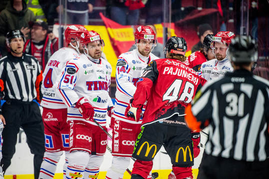 Timrås Emil Pettersson och Malmö Redhawks Lauri Pajuniemi