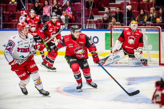 Malmö Redhawks Emil Forslund och Timrås Jonathan Dahlén