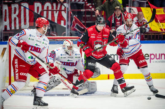 Malmö Redhawks Fredrik Händemark mot Timrås målvakt