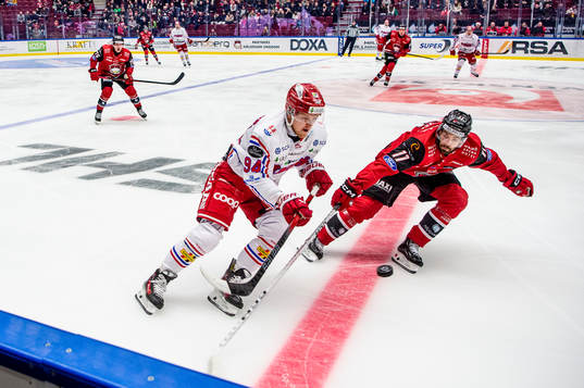 Timrås Sebastian Hartmann mot Malmö Redhawks Markus