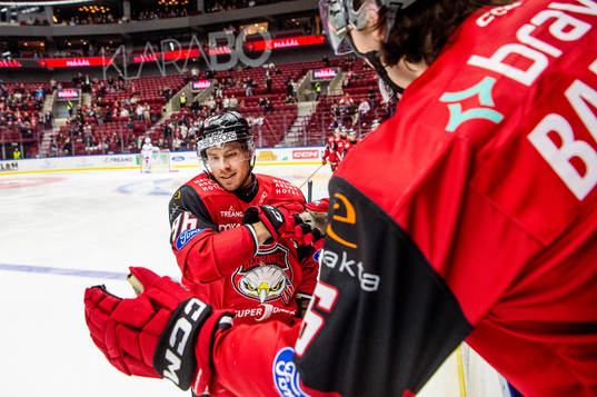 Malmö Redhawks Emil Forslund jublar