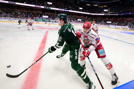 Färjestads Victor Ejdsell och MoDos Kristians Rubins