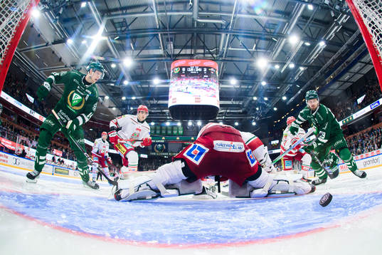 Färjestads Linus Johansson skjuter 5-2 bakom MoDos