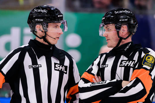 Domare Christoffer Holm och Domare Daniel Eriksson