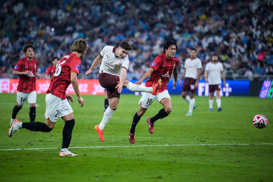 Julian Alvarez of Manchester City and Ken Iwao of Urawa Reds