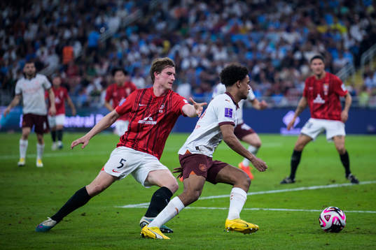 Marius Høibråten of Urawa Reds and Oscar Bobb of
