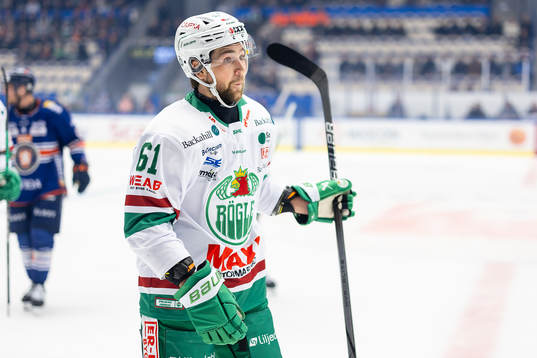 Rögles Lukas Ekeståhl-Jonsson jublar