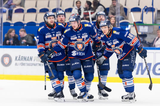 Växjös Joel Persson jublar