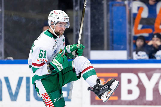Rögles Lukas Ekeståhl-Jonsson jublar