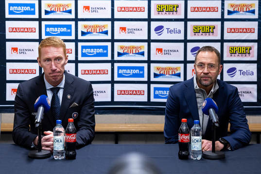 Växjös tränare Jörgen Jönsson och Rögles assisterande