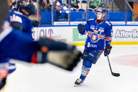 Växjös Joel Persson jublar