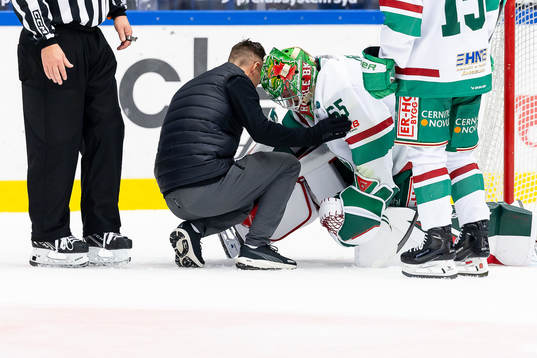 Rögles målvakt Christoffer Rifalk har ont